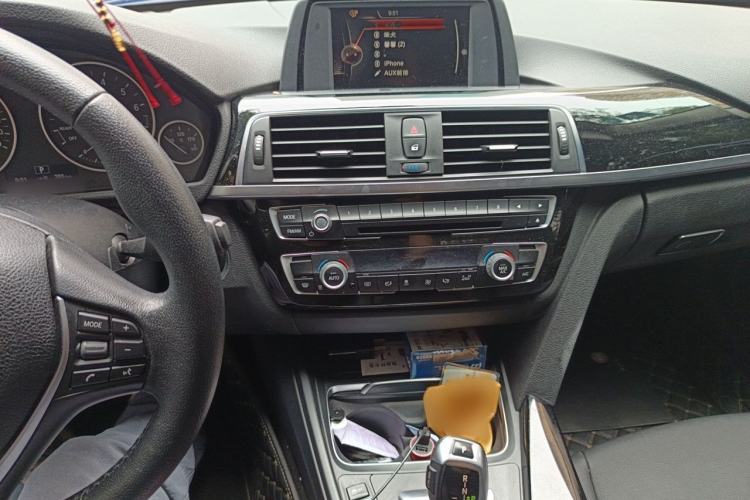 Used BMW 3 Series 2016 316i Fashion Model Audio And AC Panel