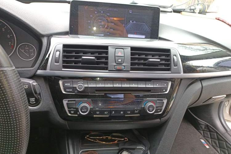 Used BMW 3 Series 2016 316i Fashion Model Audio And AC Panel