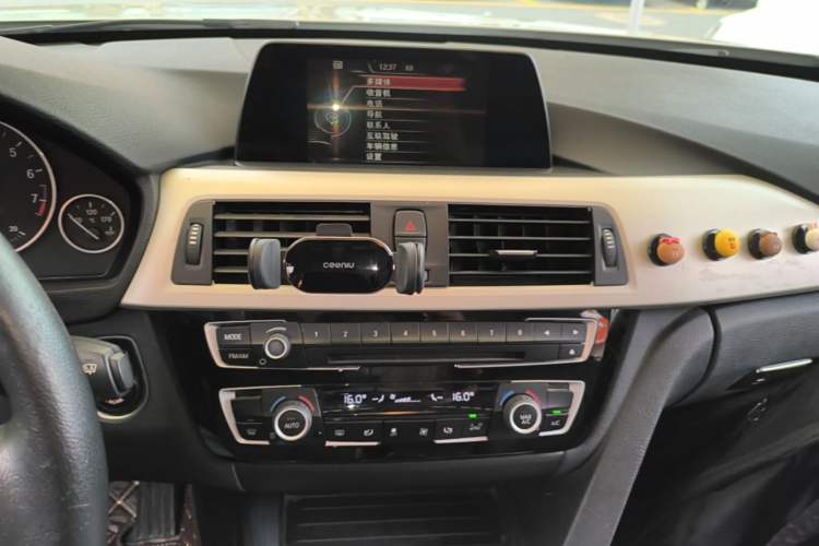 Used BMW 3 Series 2016 320i Fashion Model Audio And AC Panel