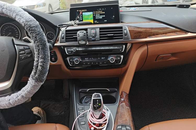 Used BMW 3 Series 2016 328Li Luxury Design Package Audio And AC Panel