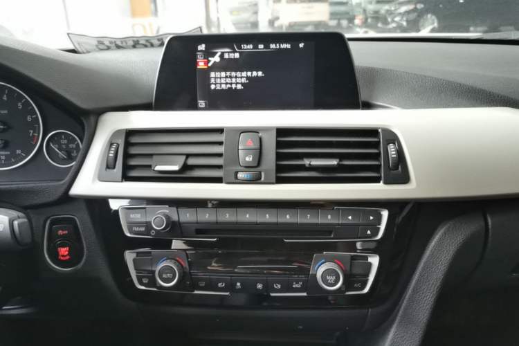 Used BMW 3 Series 2016 320Li Fashion Model Audio And AC Panel