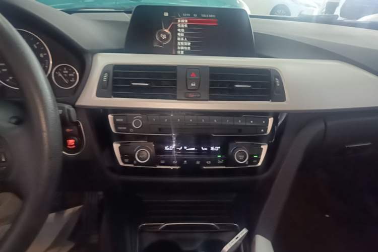 Used BMW 3 Series 2016 320Li Fashion Model Audio And AC Panel