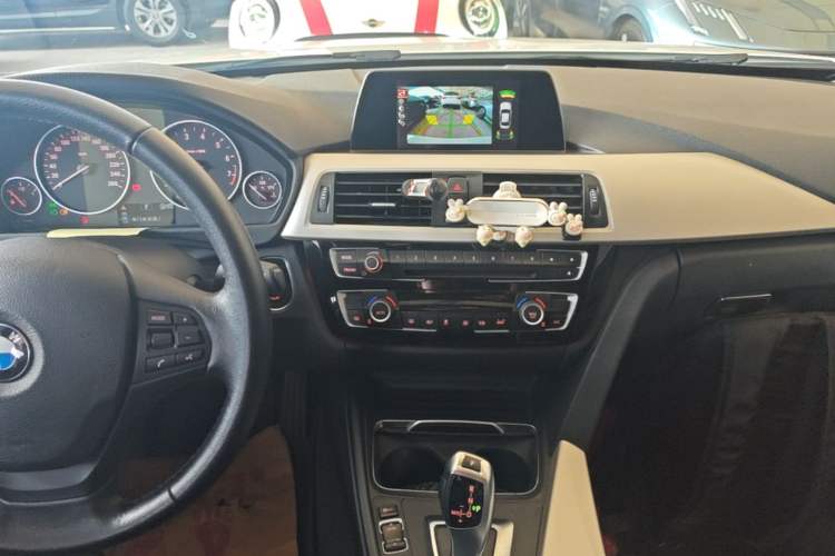 Used BMW 3 Series 2016 320Li Fashion Model Audio And AC Panel