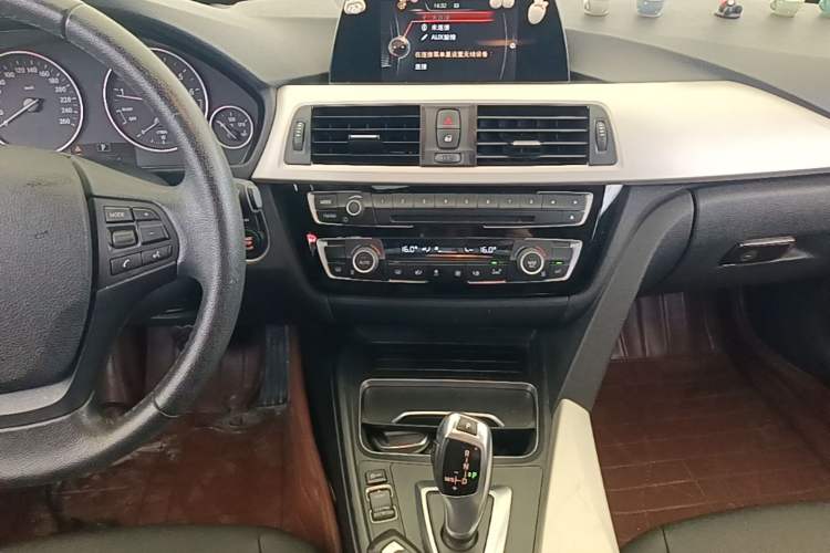 Used BMW 3 Series 2016 320i Fashion Model Audio And AC Panel