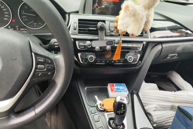 Used BMW 3 Series 2016 320Li Ambition Model Audio And AC Panel