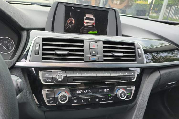 Used BMW 3 Series 2016 316Li Fashion Model Audio And AC Panel