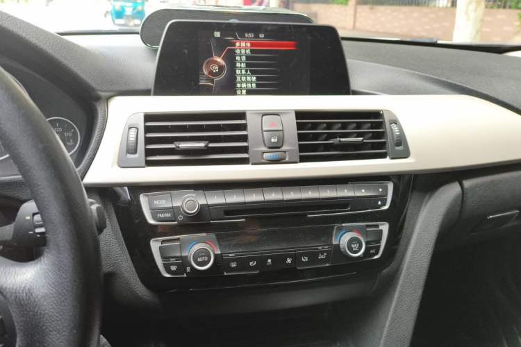 Used BMW 3 Series 2016 320i Fashion Model Audio And AC Panel
