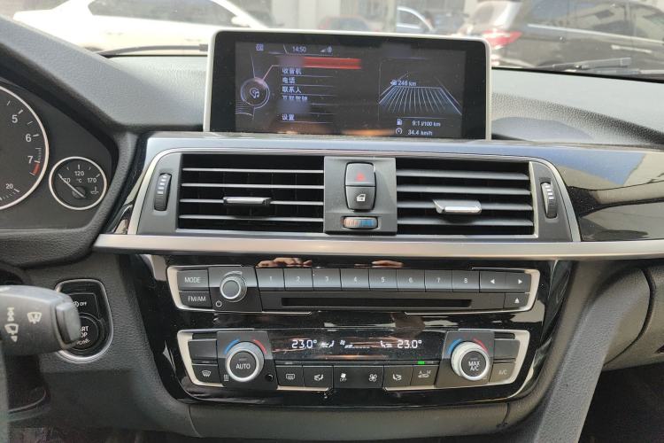 Used BMW 3 Series 2016 316i Fashion Model Audio And AC Panel