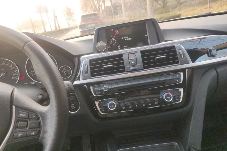 Used BMW 3 Series 2016 316Li Fashion Model Audio And AC Panel