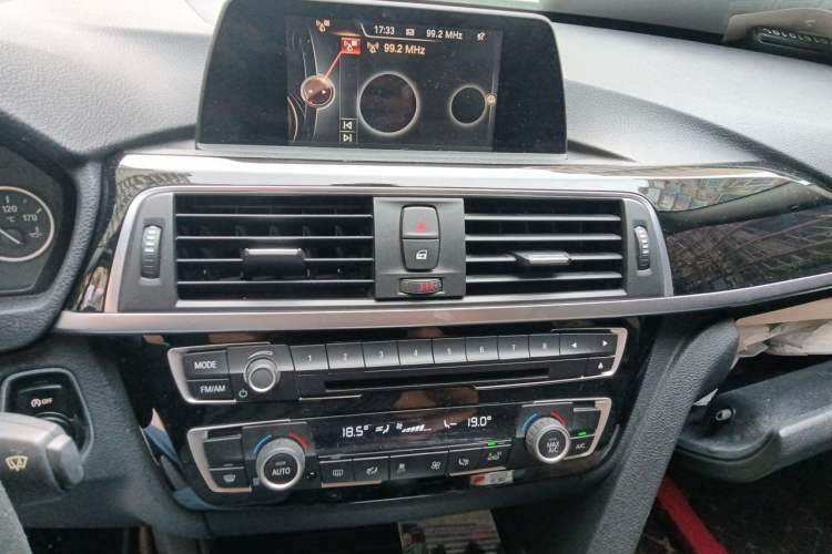 Used BMW 3 Series 2016 320Li Fashion Model Audio And AC Panel