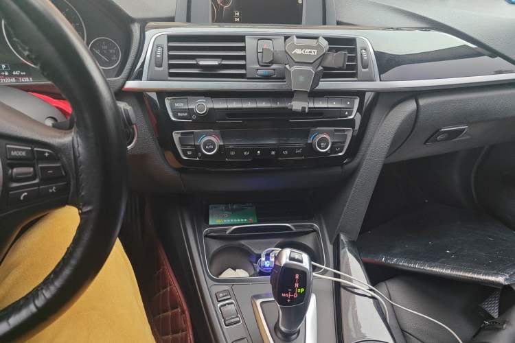 Used BMW 3 Series 2016 316Li Fashion Model Audio And AC Panel