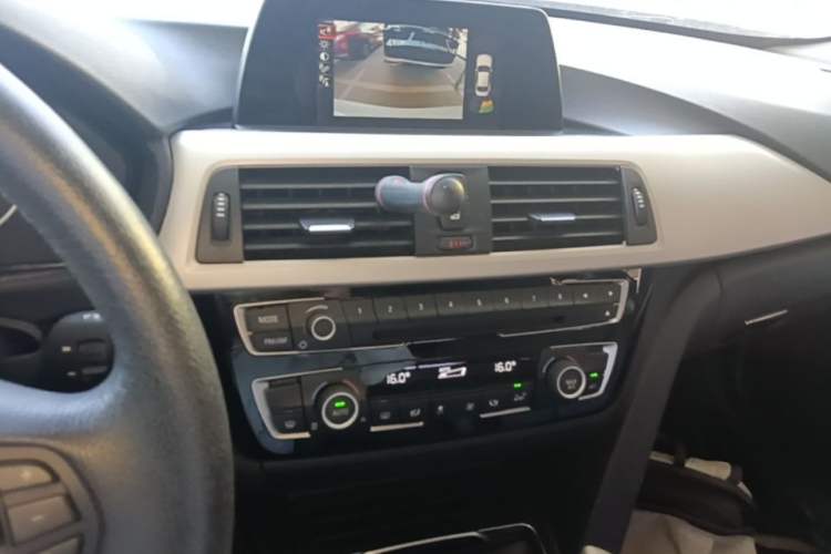 Used BMW 3 Series 2016 320i Fashion Model Audio And AC Panel