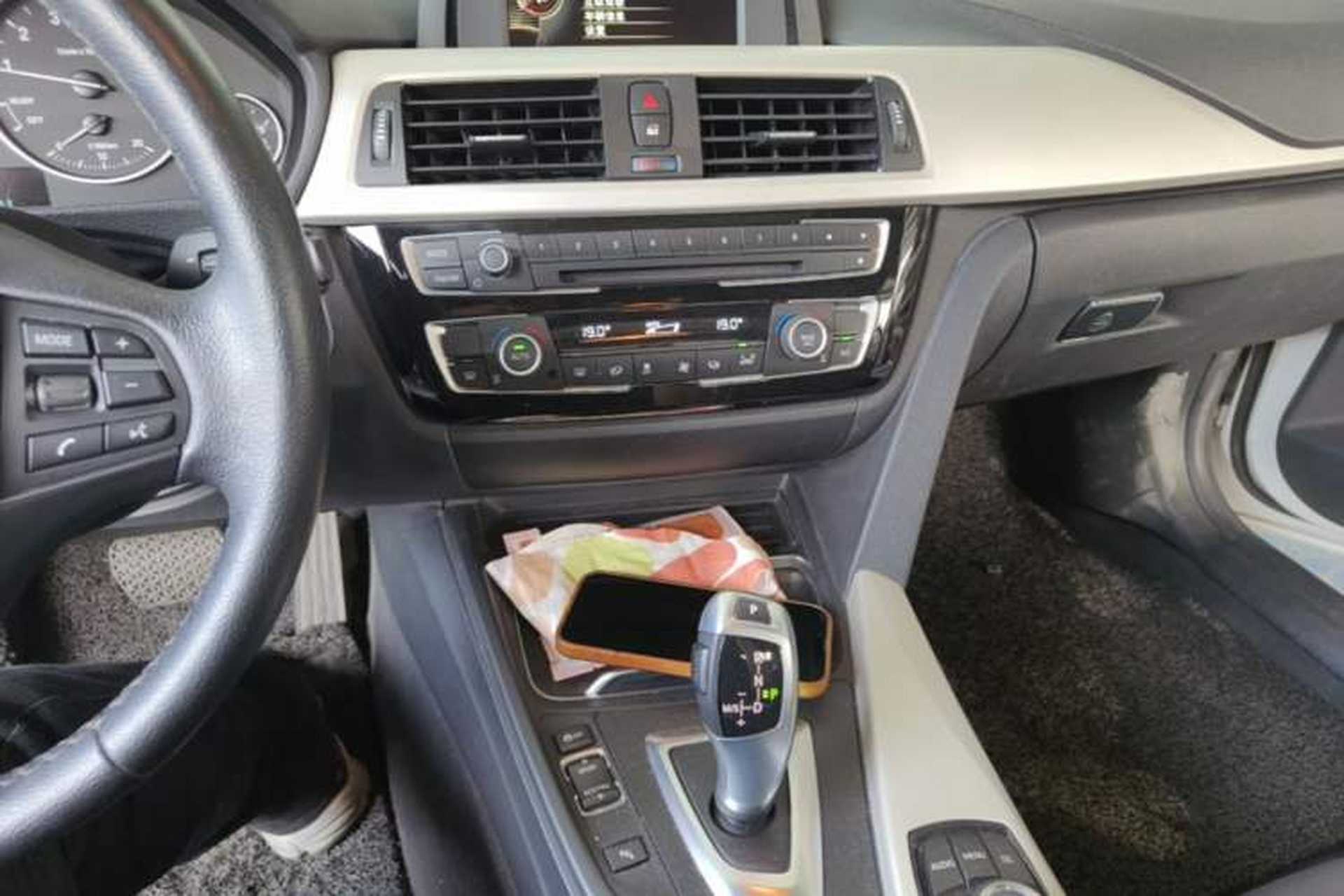 Used BMW 3 Series 2016 316i Fashion Model Audio And AC Panel