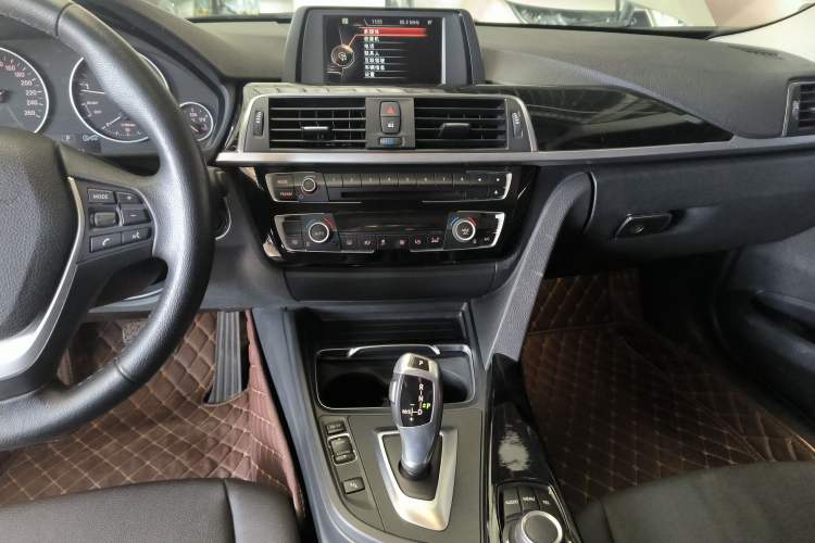 Used BMW 3 Series 2016 320Li Ambition Model Audio And AC Panel