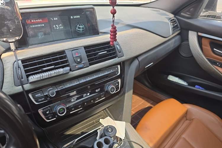 Used BMW 3 Series 2016 328i M Sport Audio And AC Panel