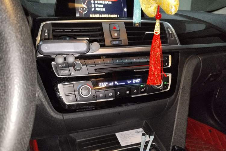 Used BMW 3 Series 2016 320i Fashion Model Audio And AC Panel