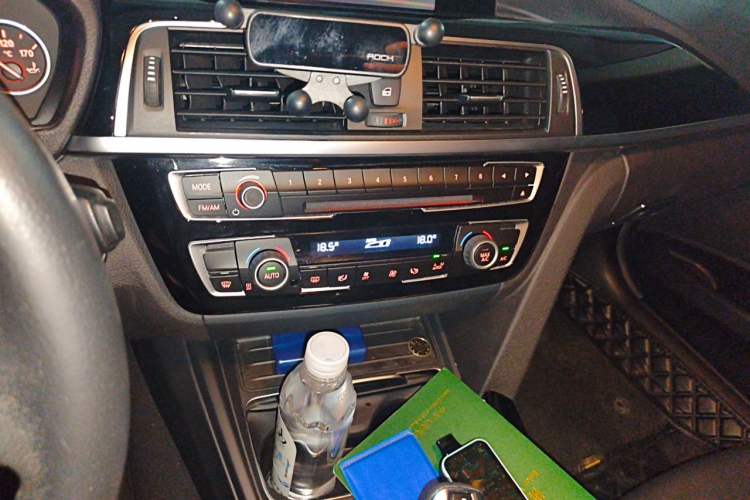 Used BMW 3 Series 2016 320i Fashion Model Audio And AC Panel
