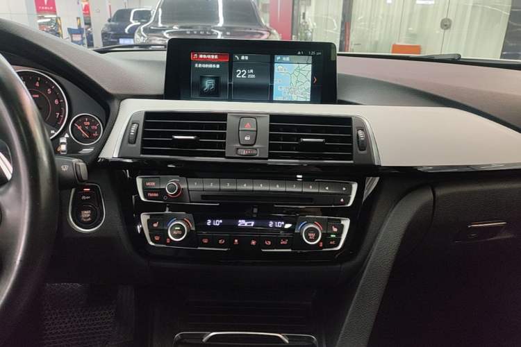 Used BMW 3 Series 2016 328i xDrive M Sport Edition Audio And AC Panel