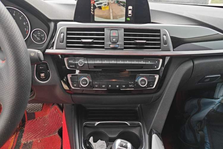 Used BMW 3 Series 2016 320i Fashion Model Audio And AC Panel
