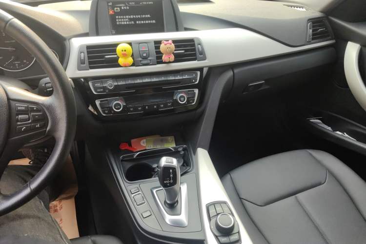 Used BMW 3 Series 2016 316i Fashion Model Audio And AC Panel