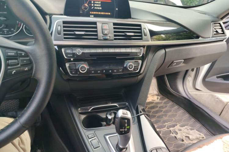 Used BMW 3 Series 2016 320Li Fashion Model Audio And AC Panel