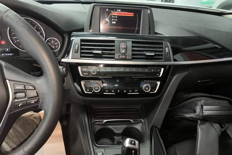 Used BMW 3 Series 2016 320Li Ambition Model Audio And AC Panel