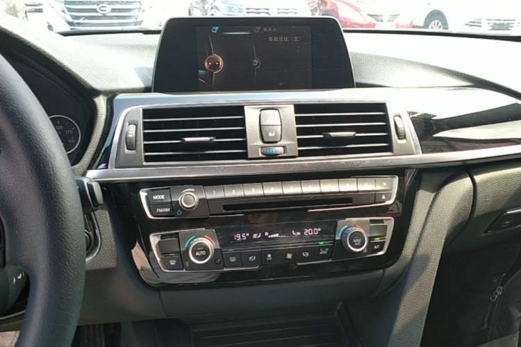 Used BMW 3 Series 2016 320Li Fashion Model Audio And AC Panel