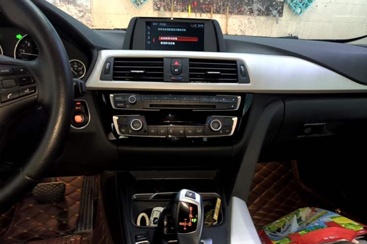 Used BMW 3 Series 2016 320Li Fashion Model Audio And AC Panel