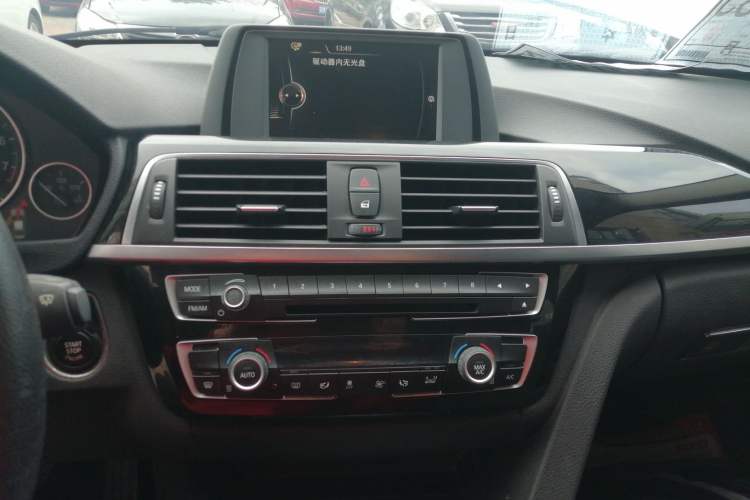 Used BMW 3 Series 2016 316i Fashion Model Audio And AC Panel