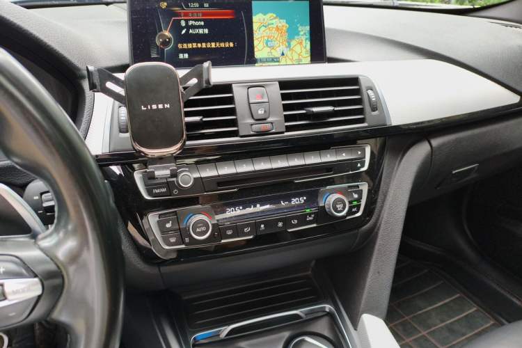 Used BMW 3 Series 2016 328i M Sport Audio And AC Panel