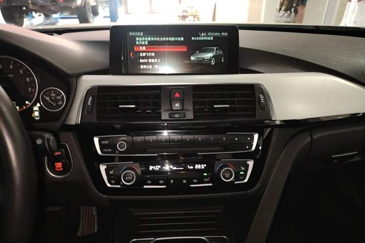 Used BMW 3 Series 2016 328i M Sport Audio And AC Panel