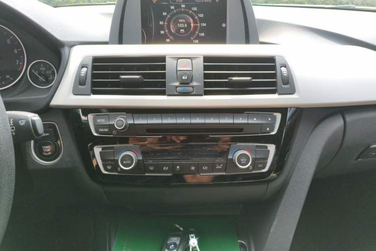 Used BMW 3 Series 2016 320Li Ambition Model Audio And AC Panel