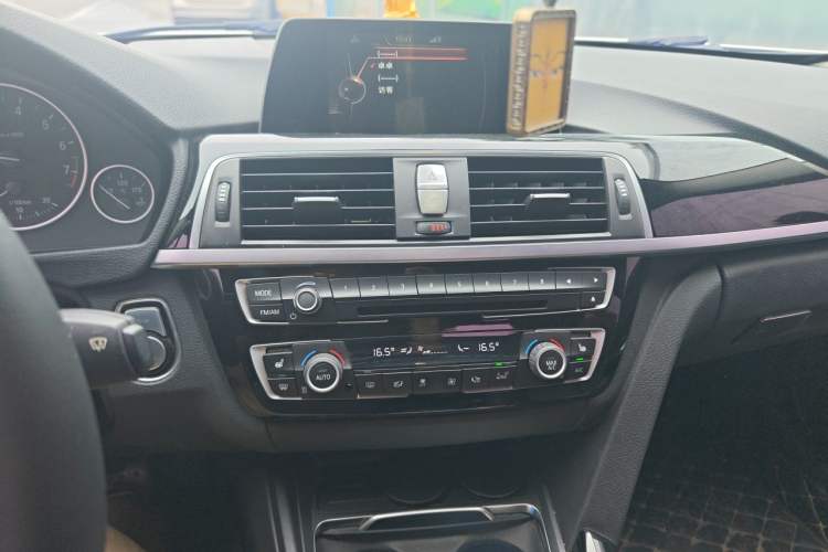 Used BMW 3 Series 2016 320Li Fashion Model Audio And AC Panel