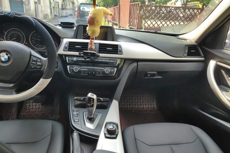 Used BMW 3 Series 2016 328Li Fashion Model Audio And AC Panel