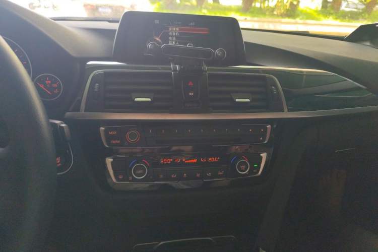 Used BMW 3 Series 2016 316i Fashion Model Audio And AC Panel