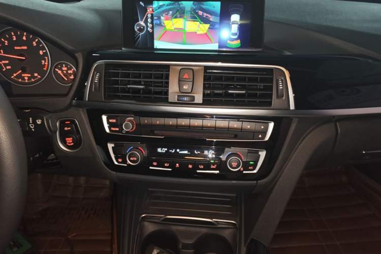 Used BMW 3 Series 2016 320i Fashion Model Audio And AC Panel