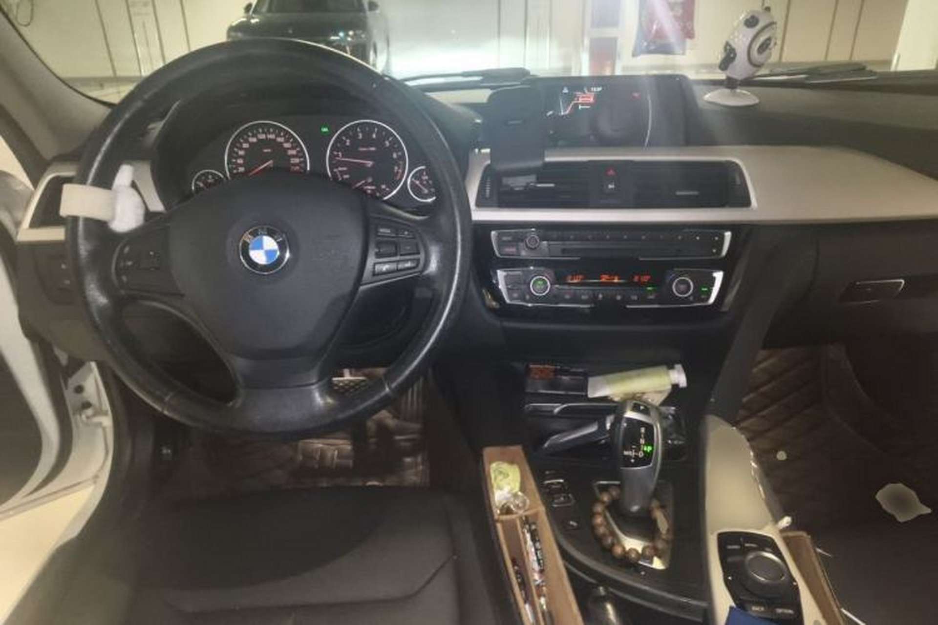 Used BMW 3 Series 2016 320Li Ambition Model Center Console