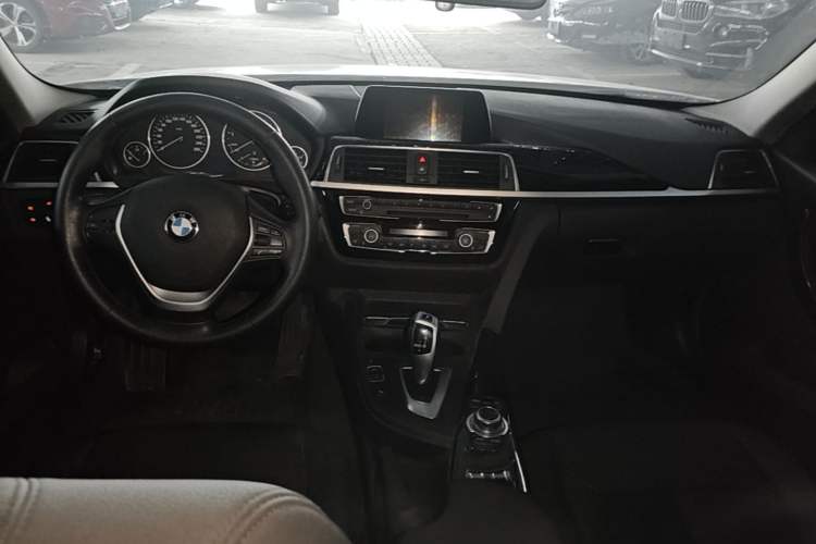 Used BMW 3 Series 2016 320Li Fashion Model Center Console
