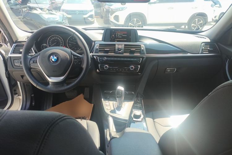 Used BMW 3 Series 2016 320Li Ambition Model Center Console