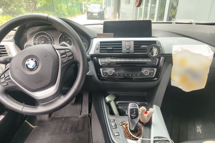 Used BMW 3 Series 2016 328Li Fashion Model Center Console