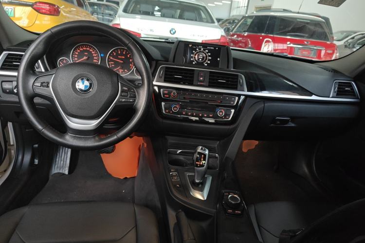 Used BMW 3 Series 2016 320Li Ambition Model Center Console