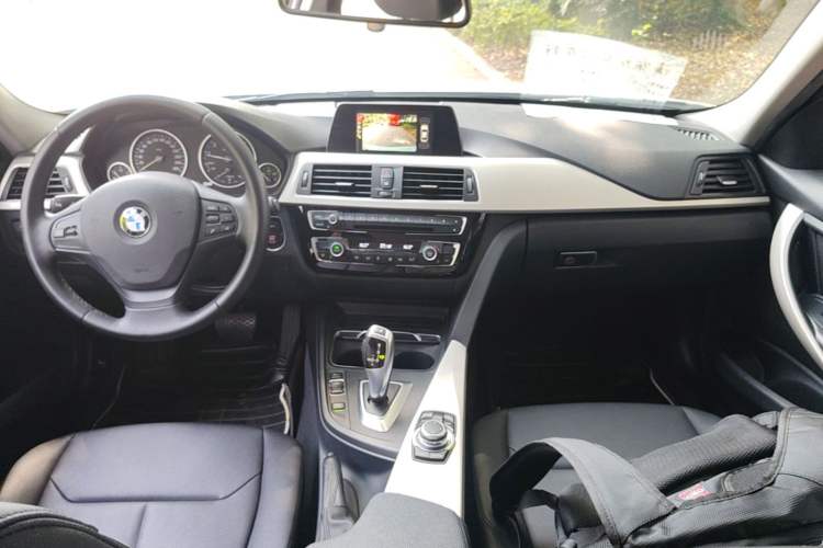 Used BMW 3 Series 2016 320Li Fashion Model Center Console