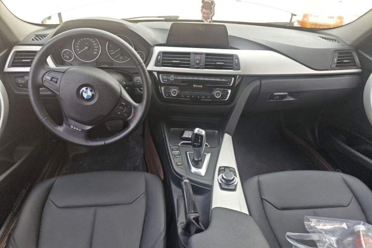 Used BMW 3 Series 2016 320Li Fashion Model Center Console