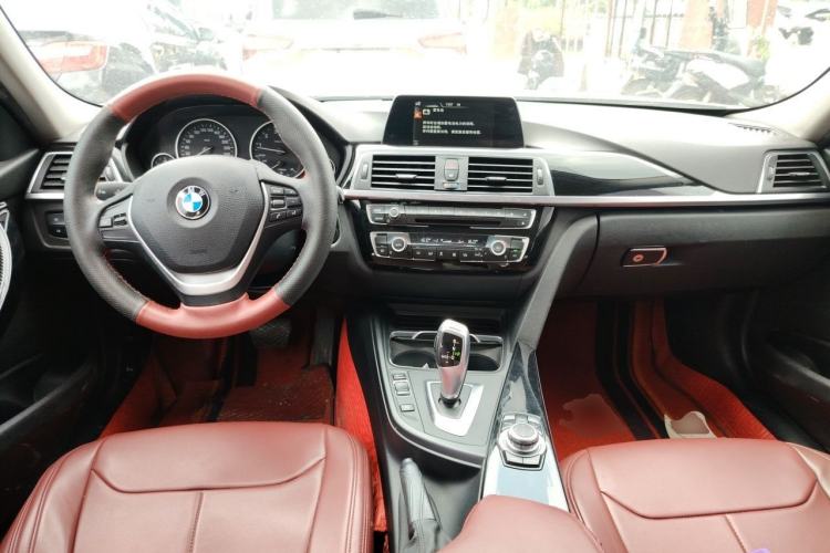 Used BMW 3 Series 2016 320i Fashion Model Center Console