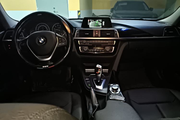 Used BMW 3 Series 2016 320i Fashion Model Center Console
