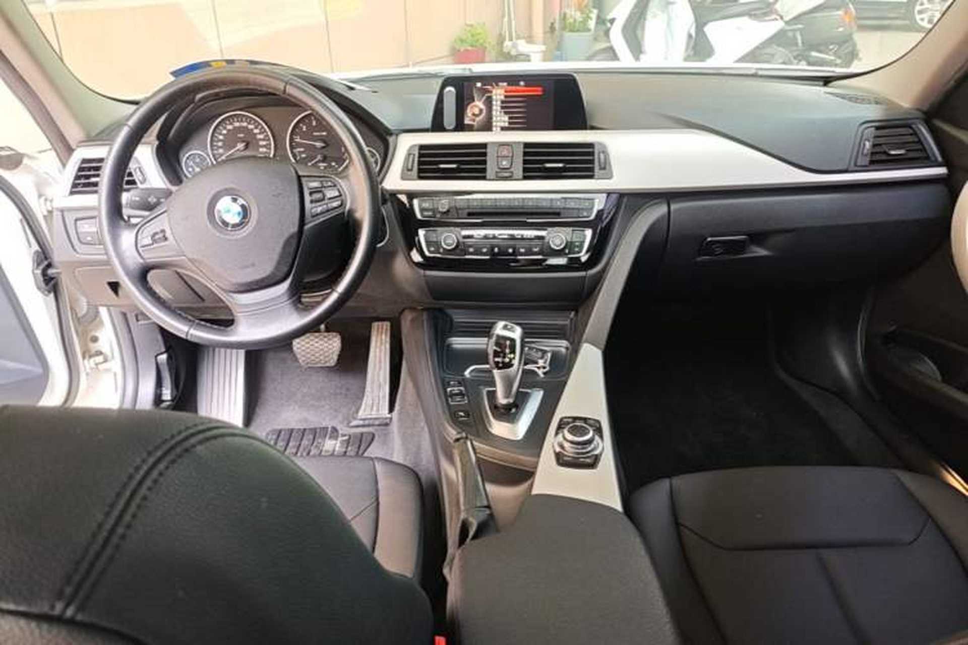 Used BMW 3 Series 2016 320Li Fashion Model Center Console