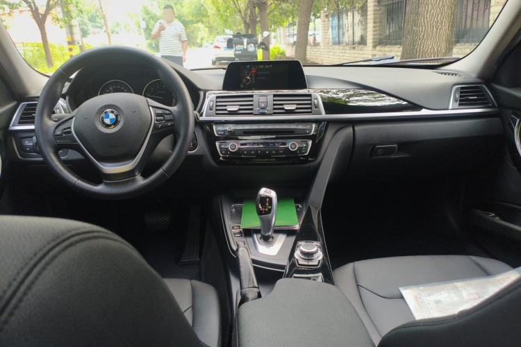 Used BMW 3 Series 2016 320Li Fashion Model Center Console