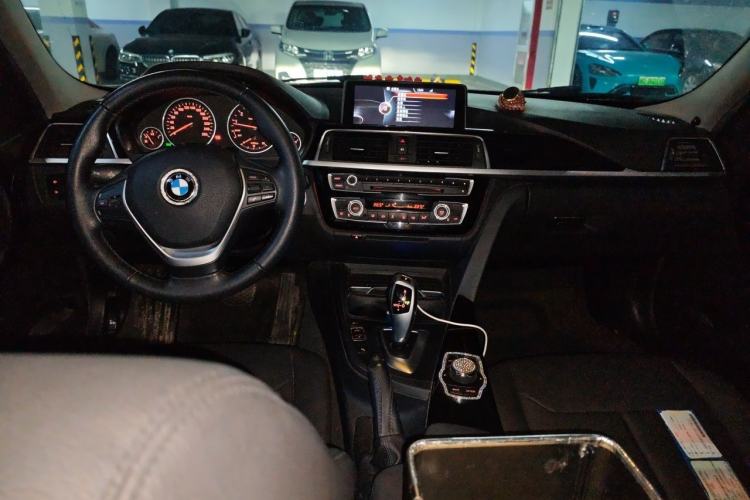 Used BMW 3 Series 2016 320Li Ambition Model Center Console