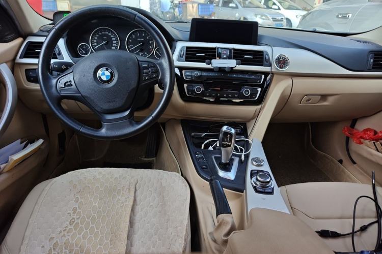 Used BMW 3 Series 2016 320i Fashion Model Center Console