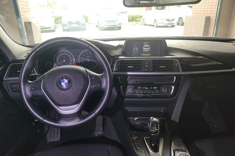 Used BMW 3 Series 2016 320Li Ambition Model Center Console
